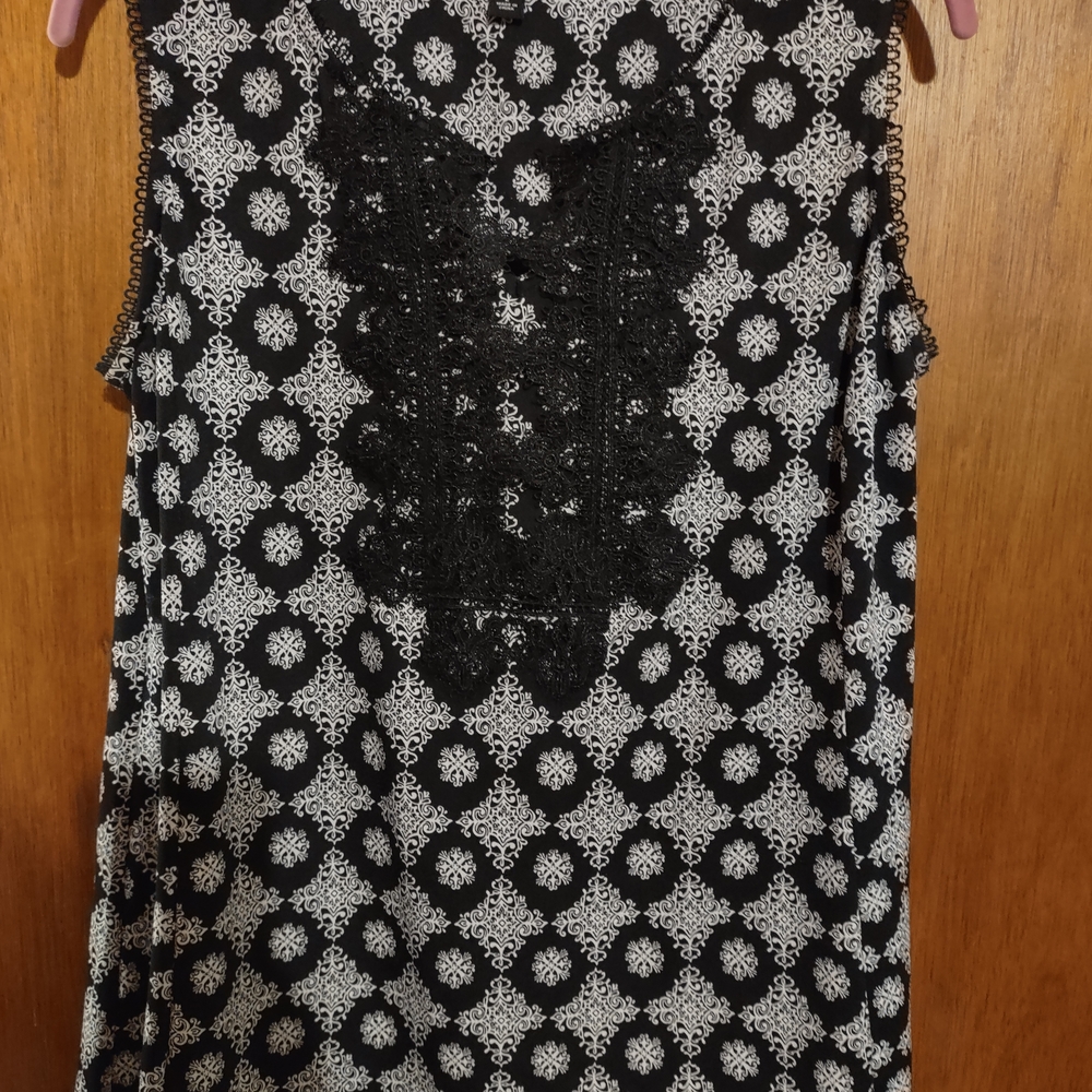 Roz & Ali Black and White Patterned Tank Top